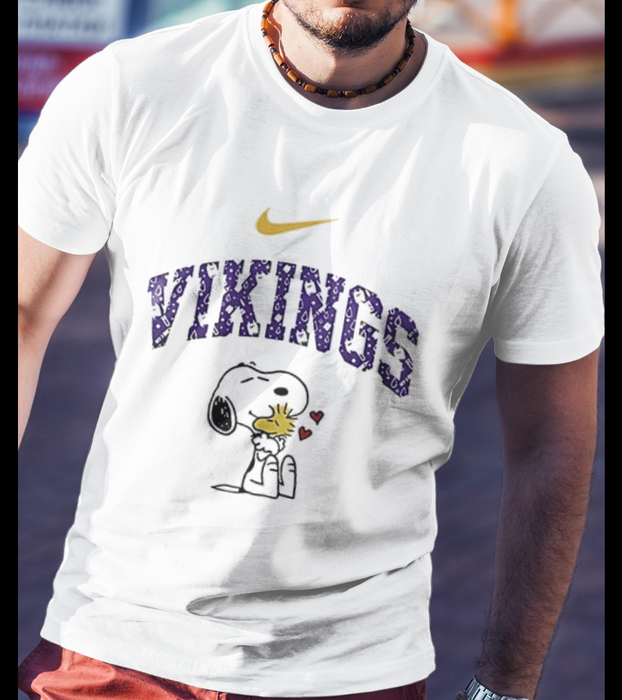 Nike Minnesota Vikings Snoopy Hugging Woodstock T-Shirt
