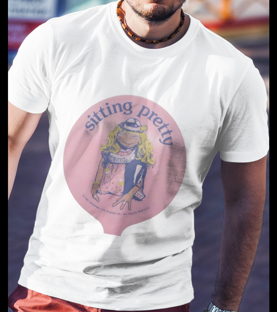 Sitting Pretty 1982 Universal City Studios ET T-Shirt