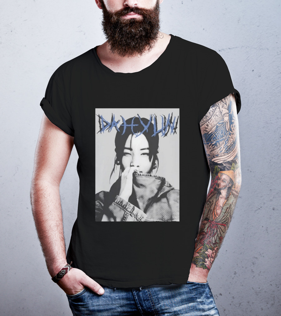 DAHYUN Photo Blue Text Style Black And White Image T-Shirt