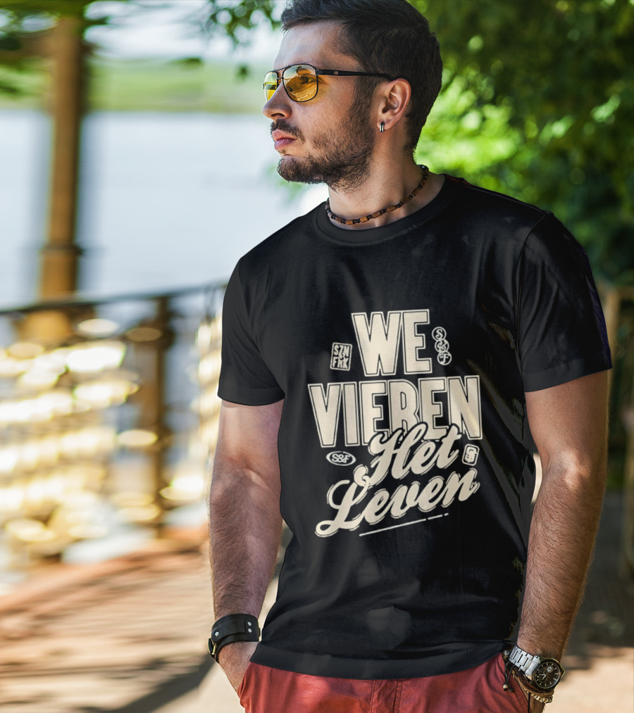We Vieren Het Leven Tekst Stijl Met Bubbels En Sterren T-Shirt