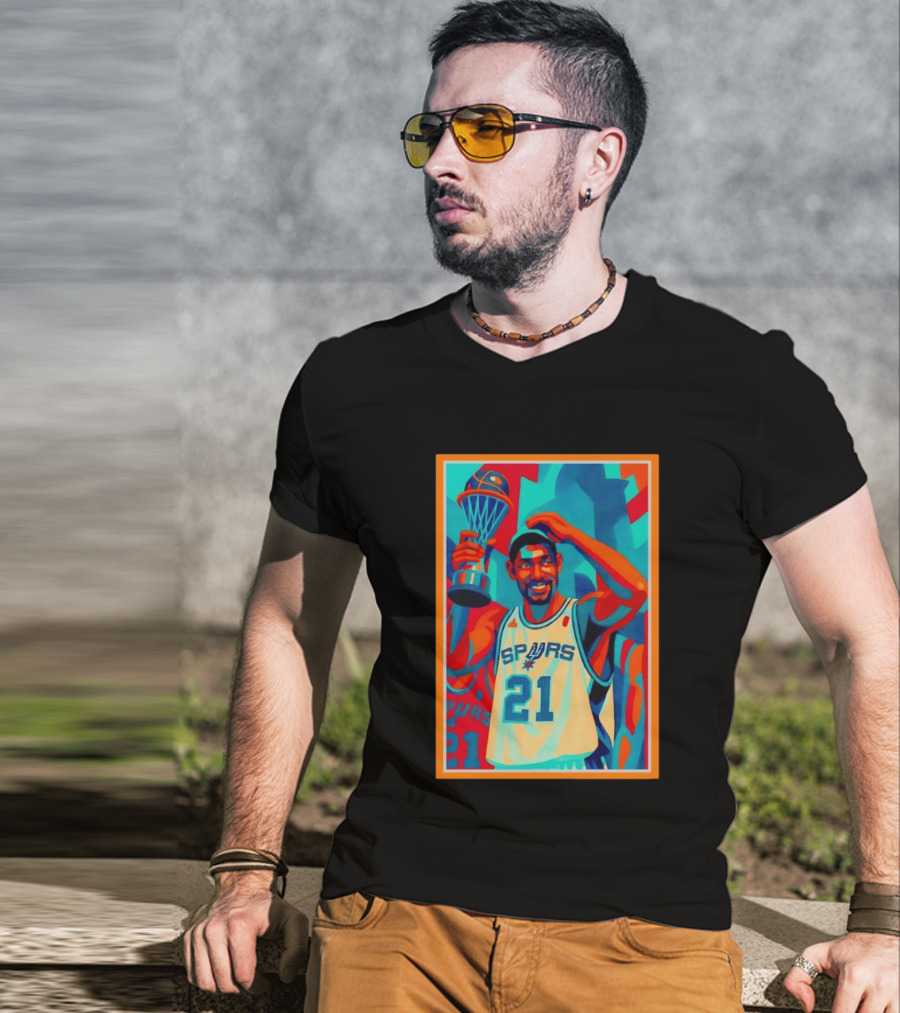 Tim Duncan San Antonio Spurs 21 Holding Trophy Victory Celebration T-Shirt