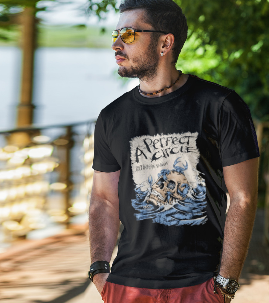 A Perfect Circle Skull Red Bacteria Vacuum Oceanic T-Shirt