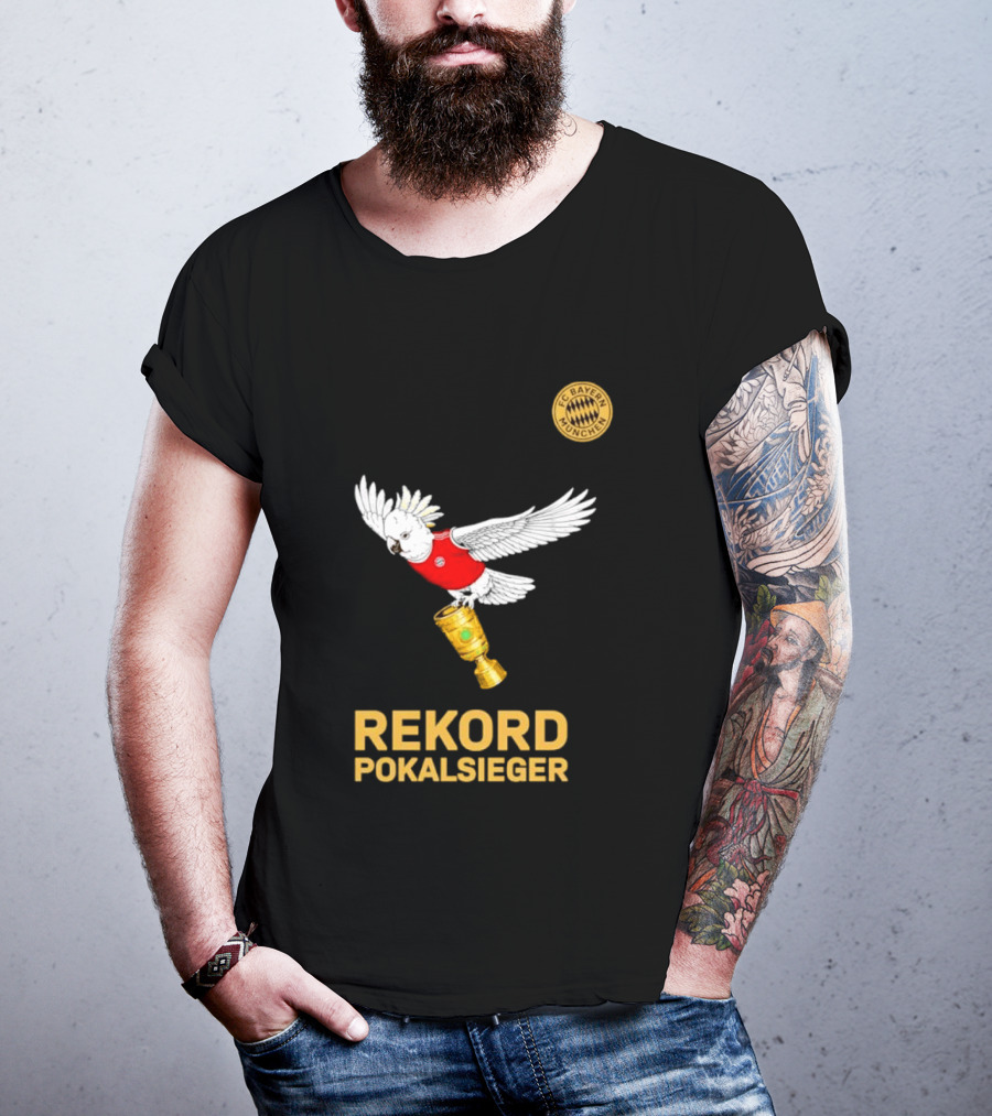 FC Bayern Munchen Rekord Pokalsieger Cockatoo With Trophy T-Shirt