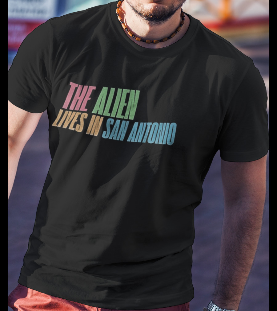 The Alien Lives In San Antonio Spurs Basketball T-Shirt