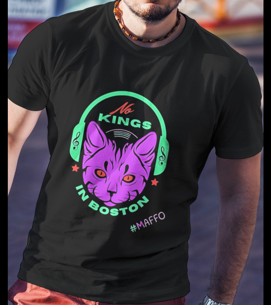 No Kings In Boston Cat With Headphones #Maffo T-Shirt