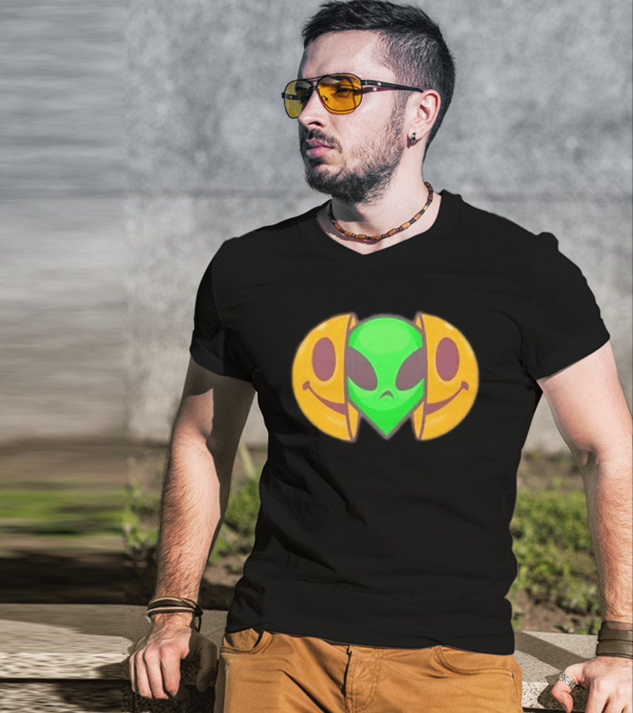 Grounded 2 Willow Alien In Halloween Jack O' Lantern Mask T-Shirt