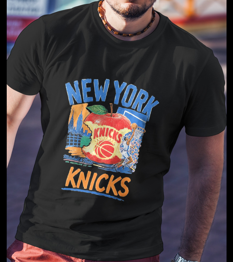Mitchell & Ness New York Knicks NBA Apple Skyline Basketball Dunk Scene T-Shirt