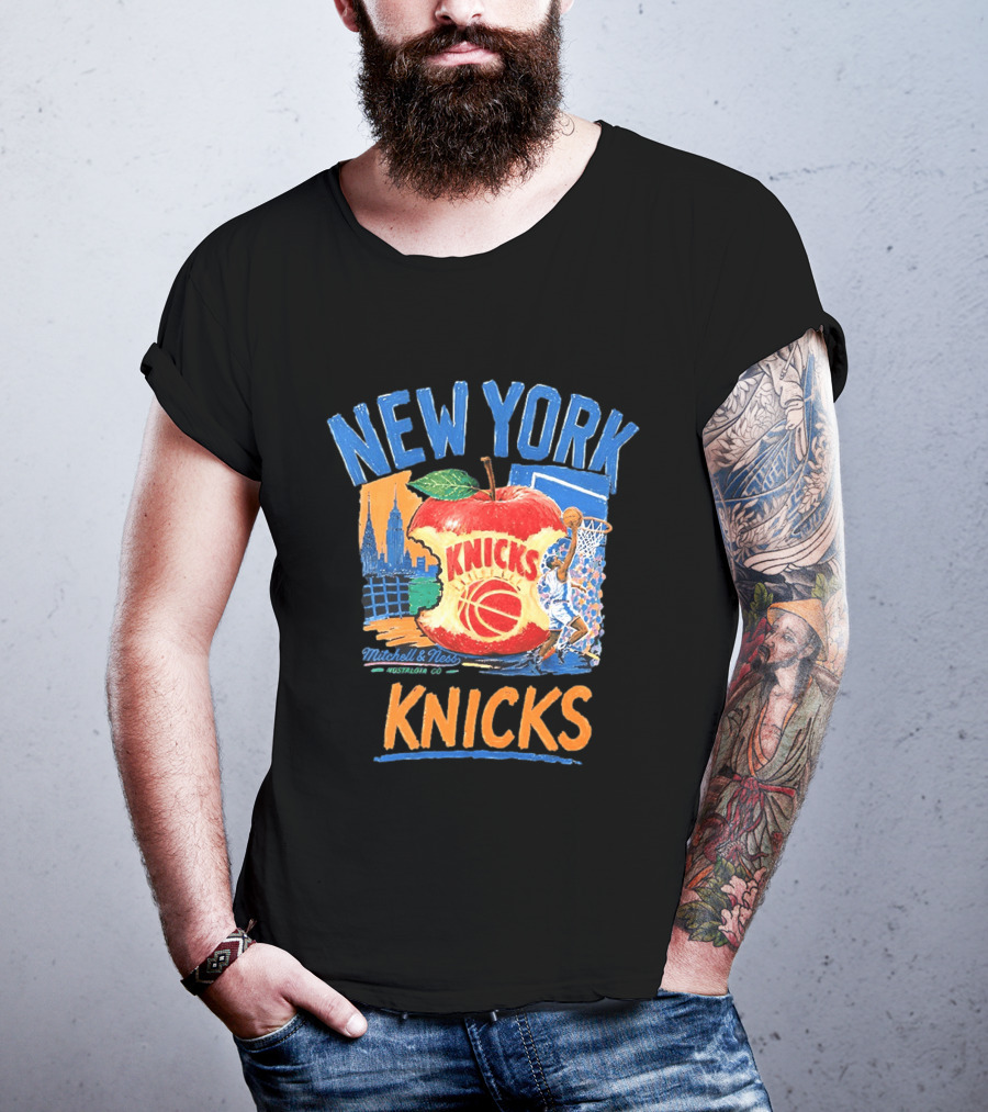Mitchell & Ness New York Knicks NBA Apple Skyline Basketball Dunk Scene T-Shirt