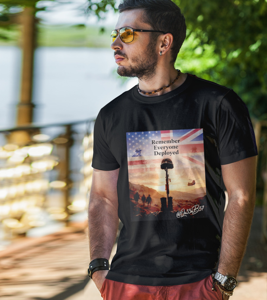 United States United Kingdom Remember Everyone Deployed Chinook Helicopter T-Shirt