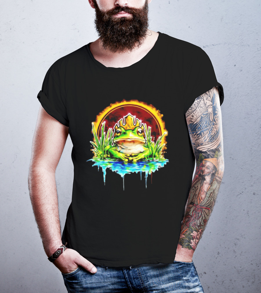 Frog King Crown Pond Nature Amphibian Wildlife Majestic Regal Water Scene T-Shirt