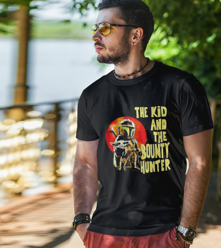 The Kid And The Bounty Hunter Grogu Din Djarin Star Wars Mandalorian Red Circle T-Shirt