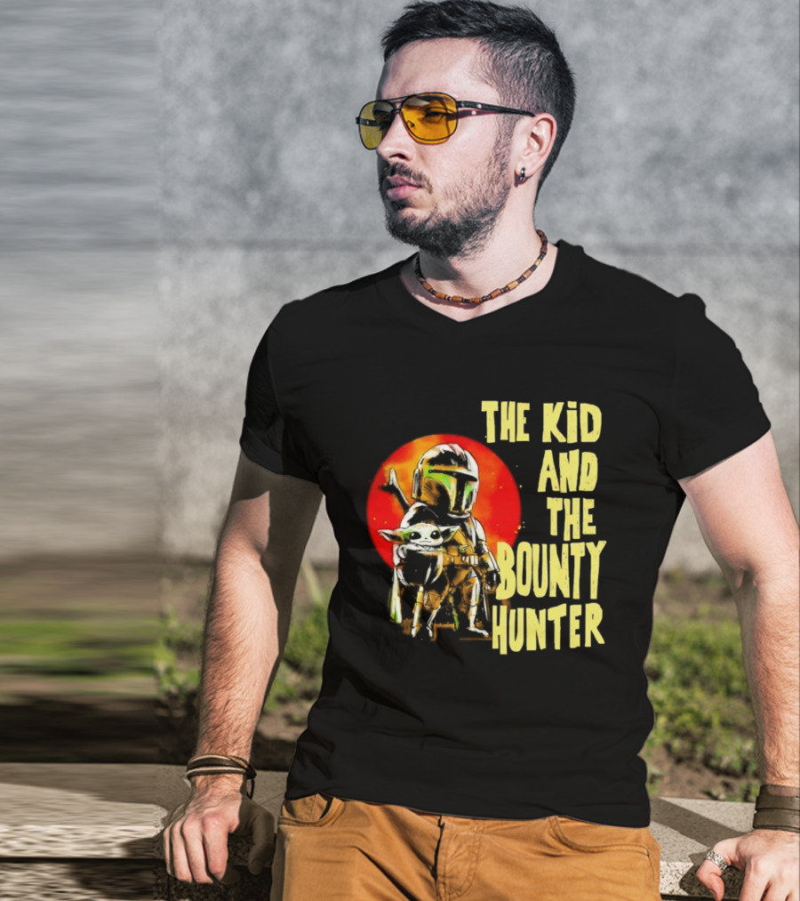 The Kid And The Bounty Hunter Grogu Din Djarin Star Wars Mandalorian Red Circle T-Shirt