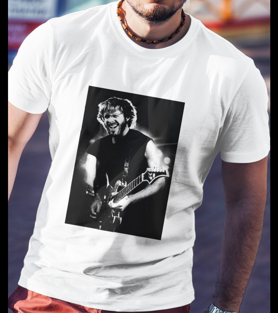 Phish Trey Anastasio Iconic Live Performance Guitarist Black And White Image T-Shirt