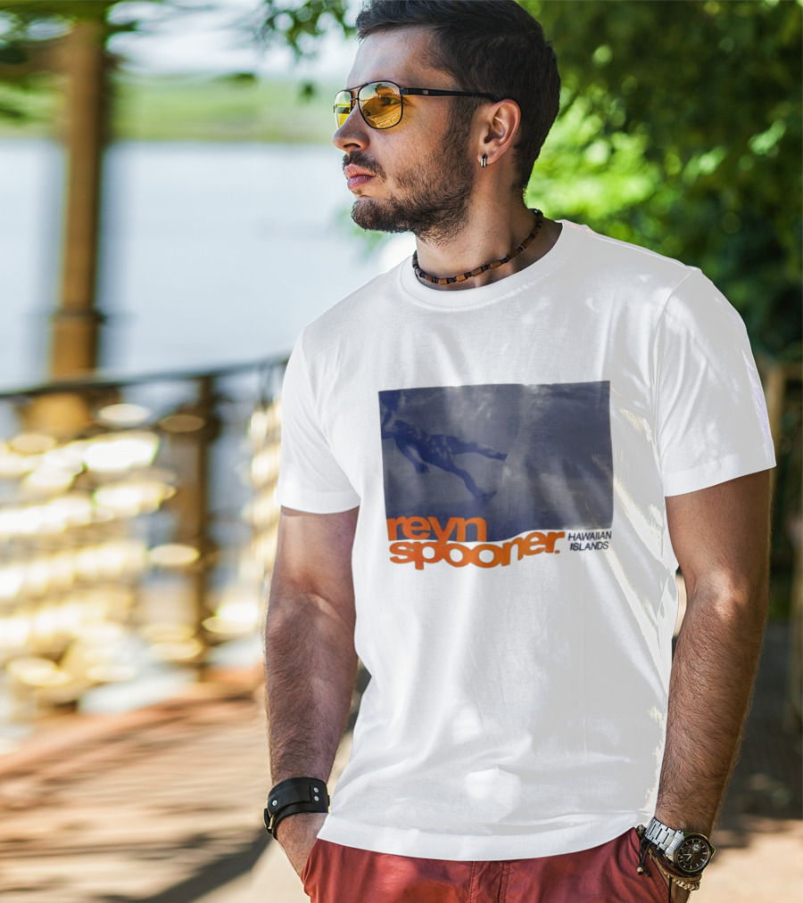 Reyn Spooner Hawaiian Islands Surfing Waves T-Shirt