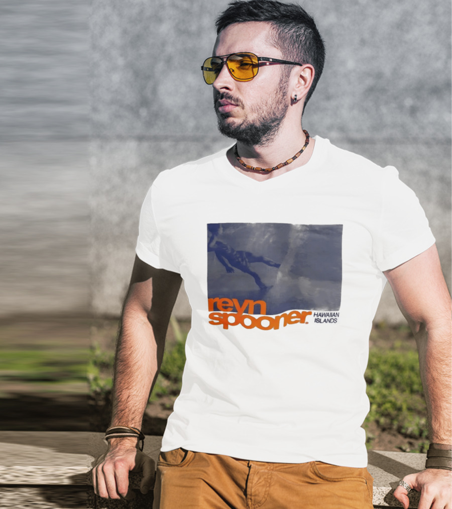 Reyn Spooner Hawaiian Islands Surfing Waves T-Shirt
