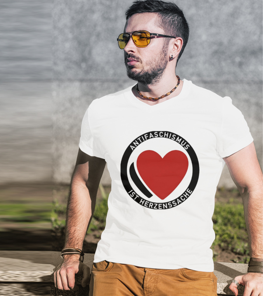 Antifaschismus Ist Herzenssache Symbol Rotes Herz Antifa T-Shirt