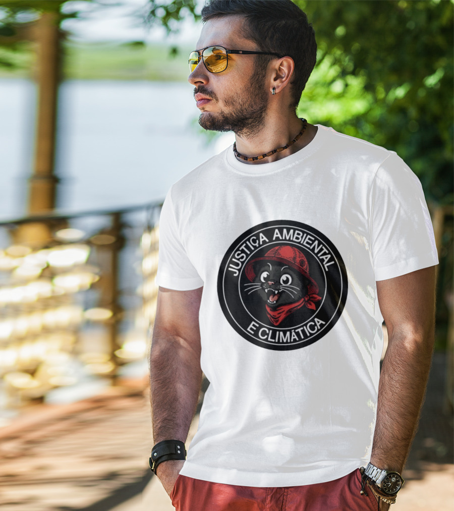 Justiça Ambiental E Climática Black Cat In Red Helmet And Bandana T-Shirt