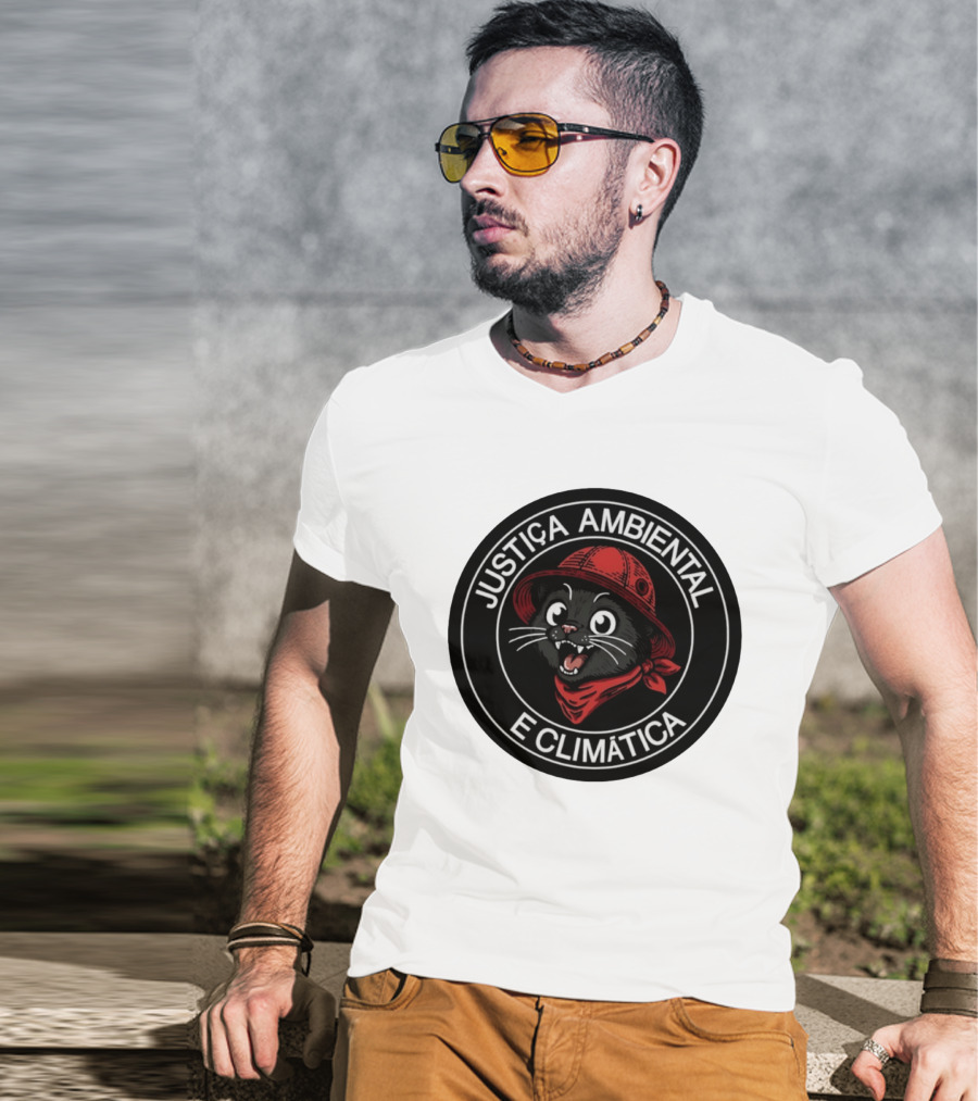 Justiça Ambiental E Climática Black Cat In Red Helmet And Bandana T-Shirt