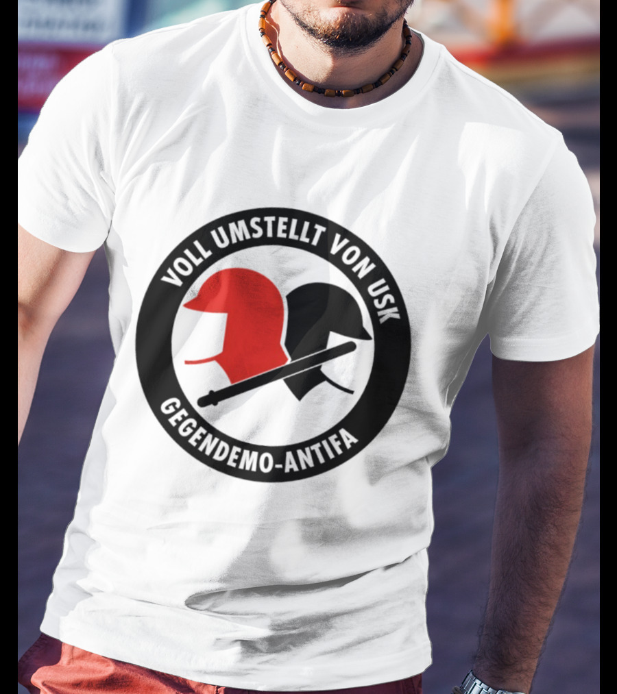 Voll Umstellt Von USK Gegendemo Antifa Helmet T-Shirt