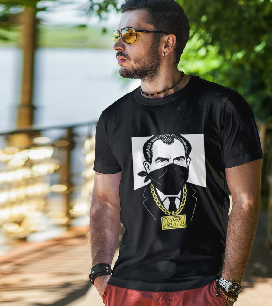 Richard Nixon 1971 Bandana Gold Chain T-Shirt