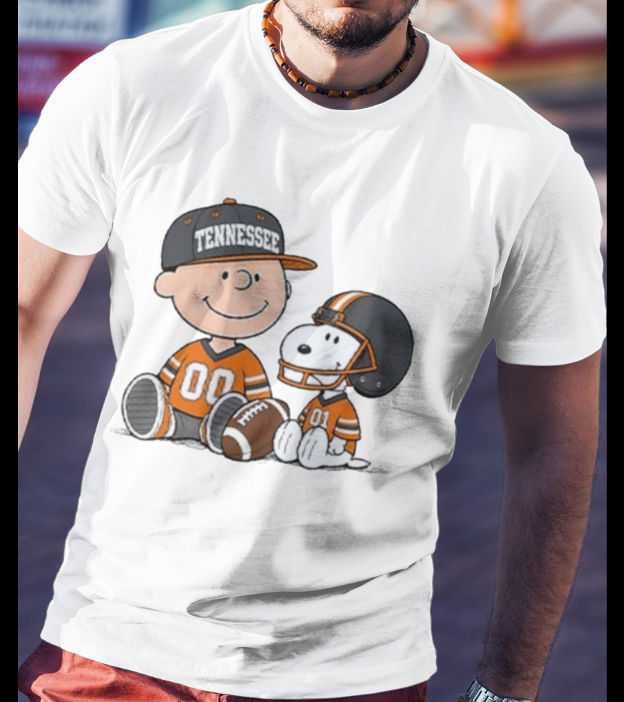 Tennessee Football Charlie Brown Snoopy Peanuts 00 01 T-Shirt