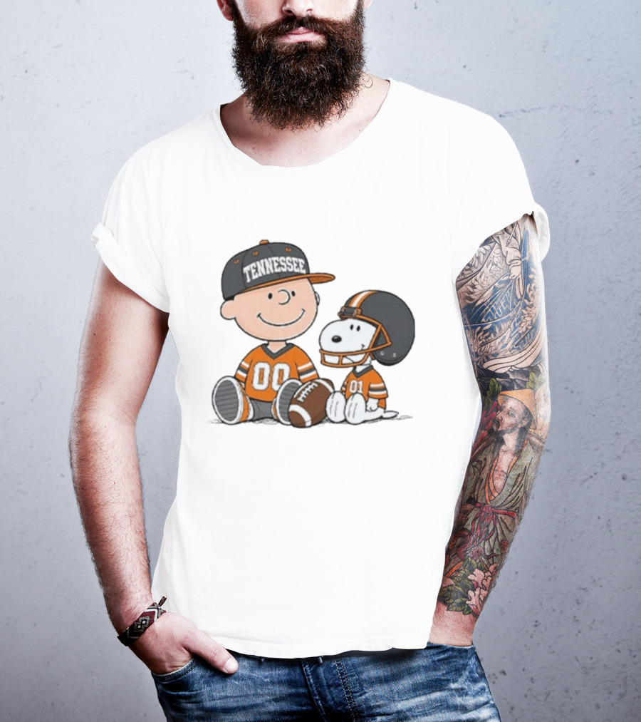 Tennessee Football Charlie Brown Snoopy Peanuts 00 01 T-Shirt