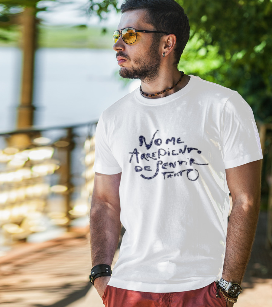No Me Arrepiento De Sentir Tanto Handwritten T-Shirt