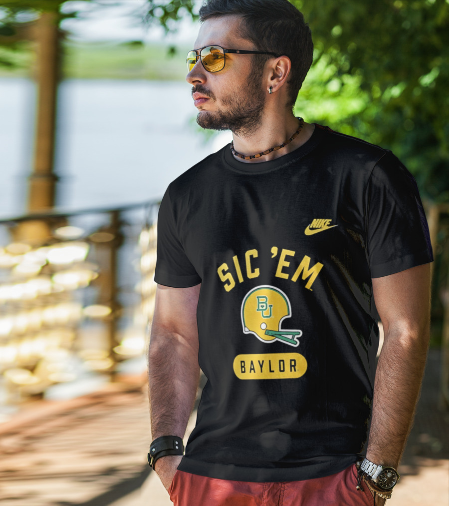 Nike Sic 'Em Baylor Football Helmet BU T-Shirt