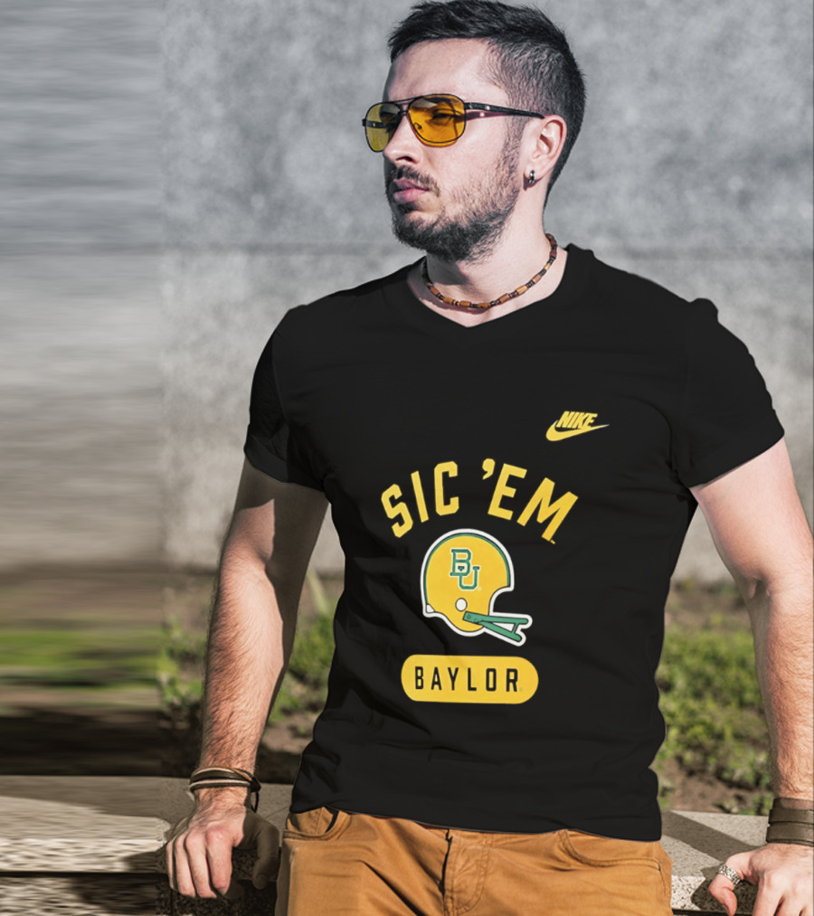 Nike Sic 'Em Baylor Football Helmet BU T-Shirt