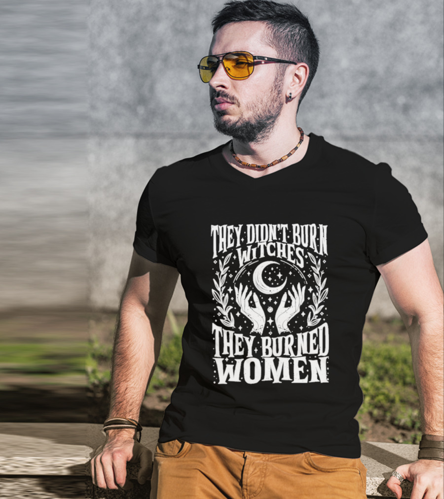 They Didn't Burn Witches They Burned Women Crescent Moon Hands Wreath T-Shirt