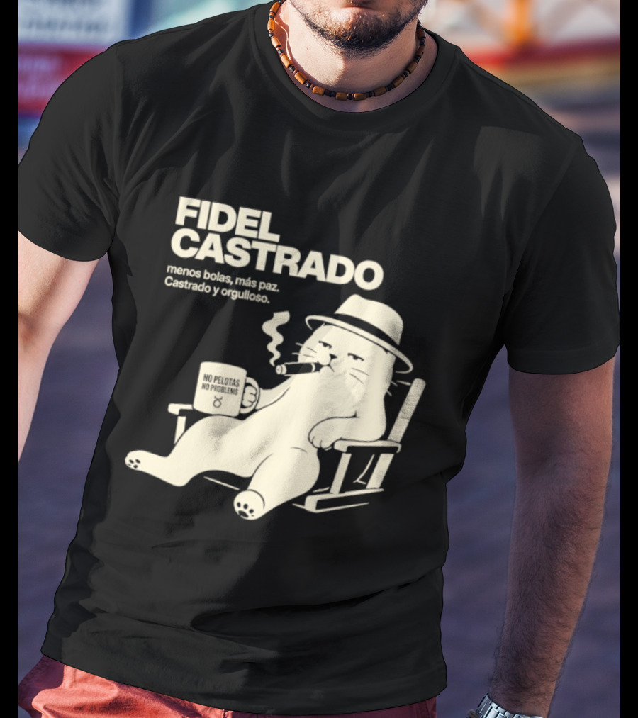 Fidel Castrado Menos Bolas Mas Paz Cat Con Silla Sombrero Cigarro T-Shirt
