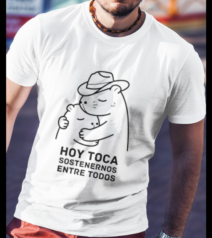 Hoy Toca Sostenernos Entre Todos Bear Hug T-Shirt