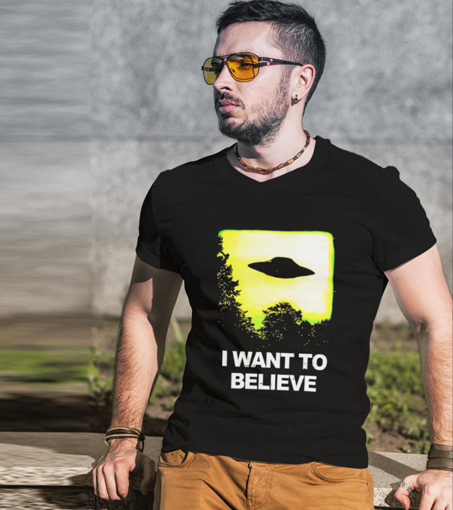 Alien I Want To Believe UFO Silhouette Paranormal Activity The Truth Is Out There T-Shirt