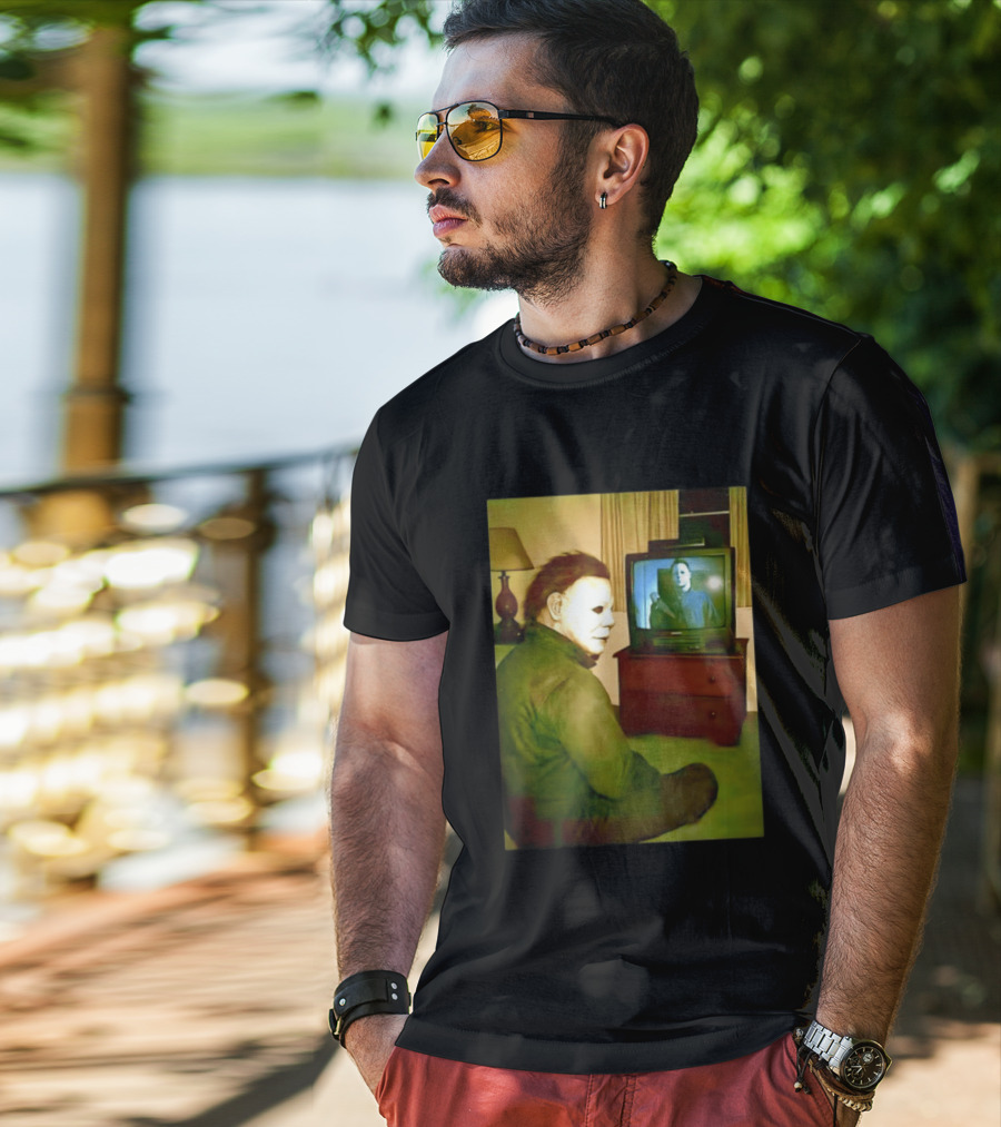 Michael Myers Ing Himself On TV Halloween Scene T-Shirt