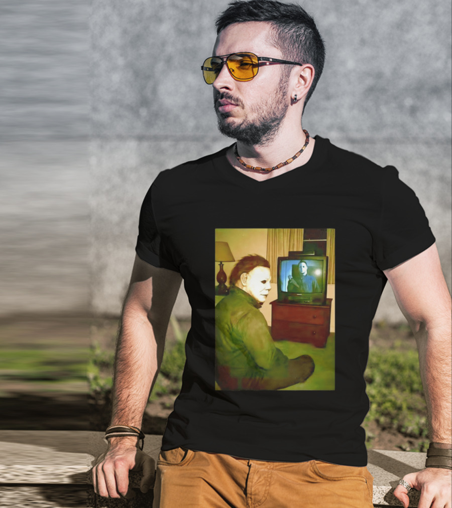 Michael Myers Ing Himself On TV Halloween Scene T-Shirt