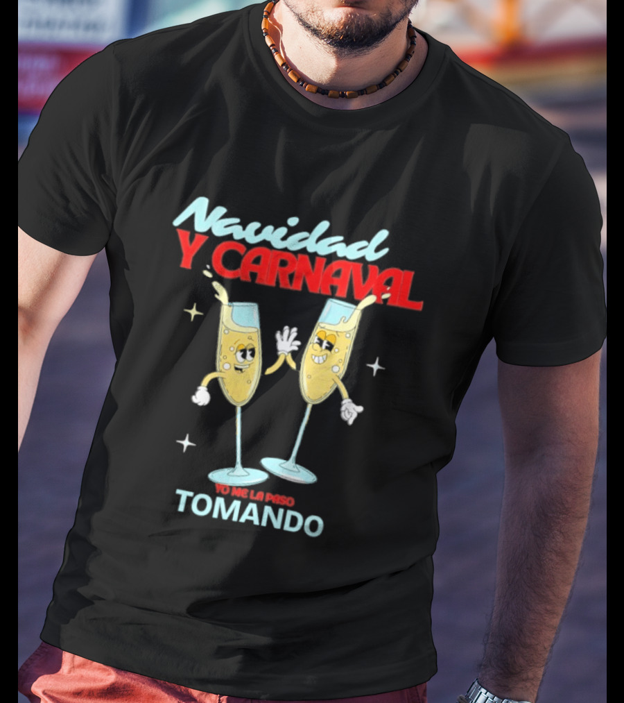 Navidad Y Carnaval Yo Me La Paso Tomando Two Toasting Champagne Glasses T-Shirt