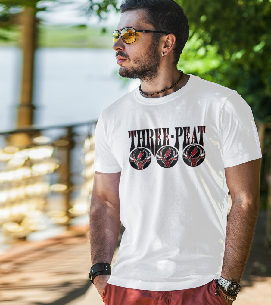 Grateful Chicago Bulls Three Peat Basketball Triumph T-Shirt