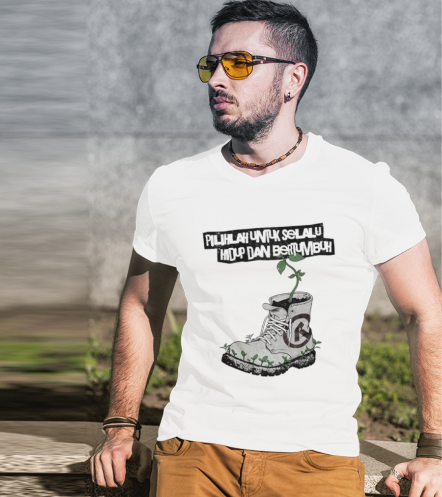 Pilihlah Untuk Selalu Hidup Dan Bertumbuh Tanaman Dalam Boot T-Shirt