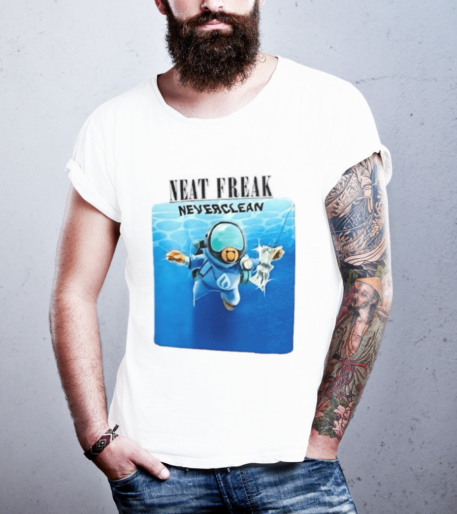 Neat Freak Neverclean Diver Catching Litter T-Shirt