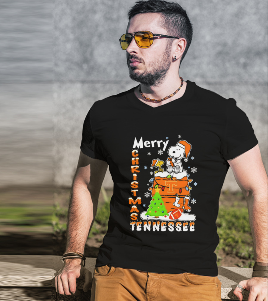 Snoopy Woodstock Christmas 2026 Tennessee Volunteers Football Santa Hat T-Shirt