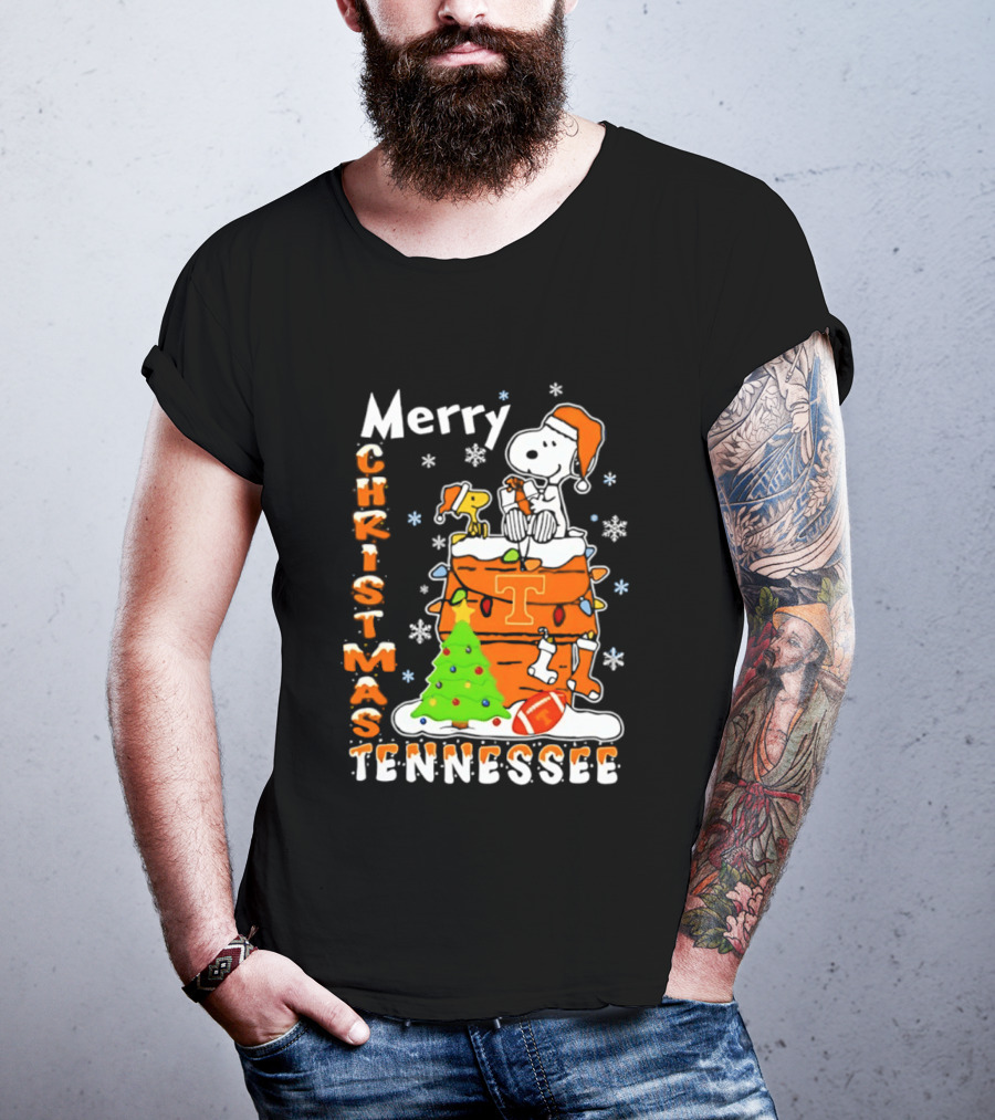 Snoopy Woodstock Christmas 2026 Tennessee Volunteers Football Santa Hat T-Shirt