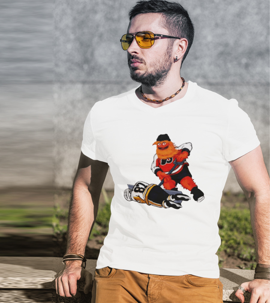 Philadelphia Flyers Gritty Shovelin' Cartoon With Hockey Rivalry Scene T-Shirt