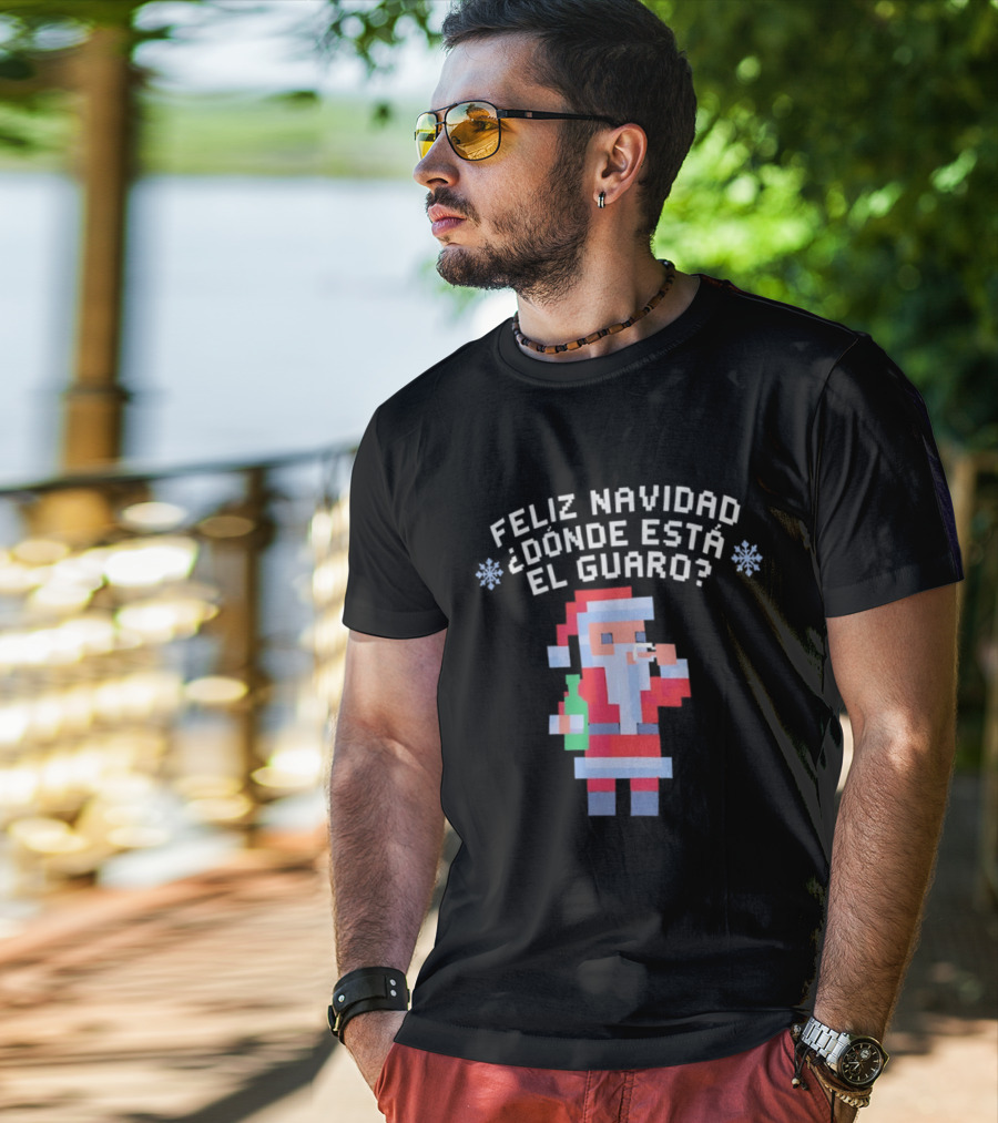 Feliz Navidad Dónde Está El Guaro Santa With Drink And Bottle T-Shirt