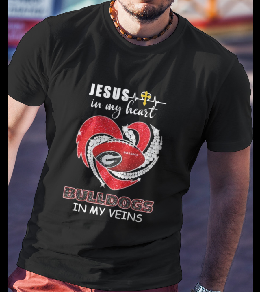Jesus In My Heart Bulldogs In My Veins Diamond Heart T-Shirt