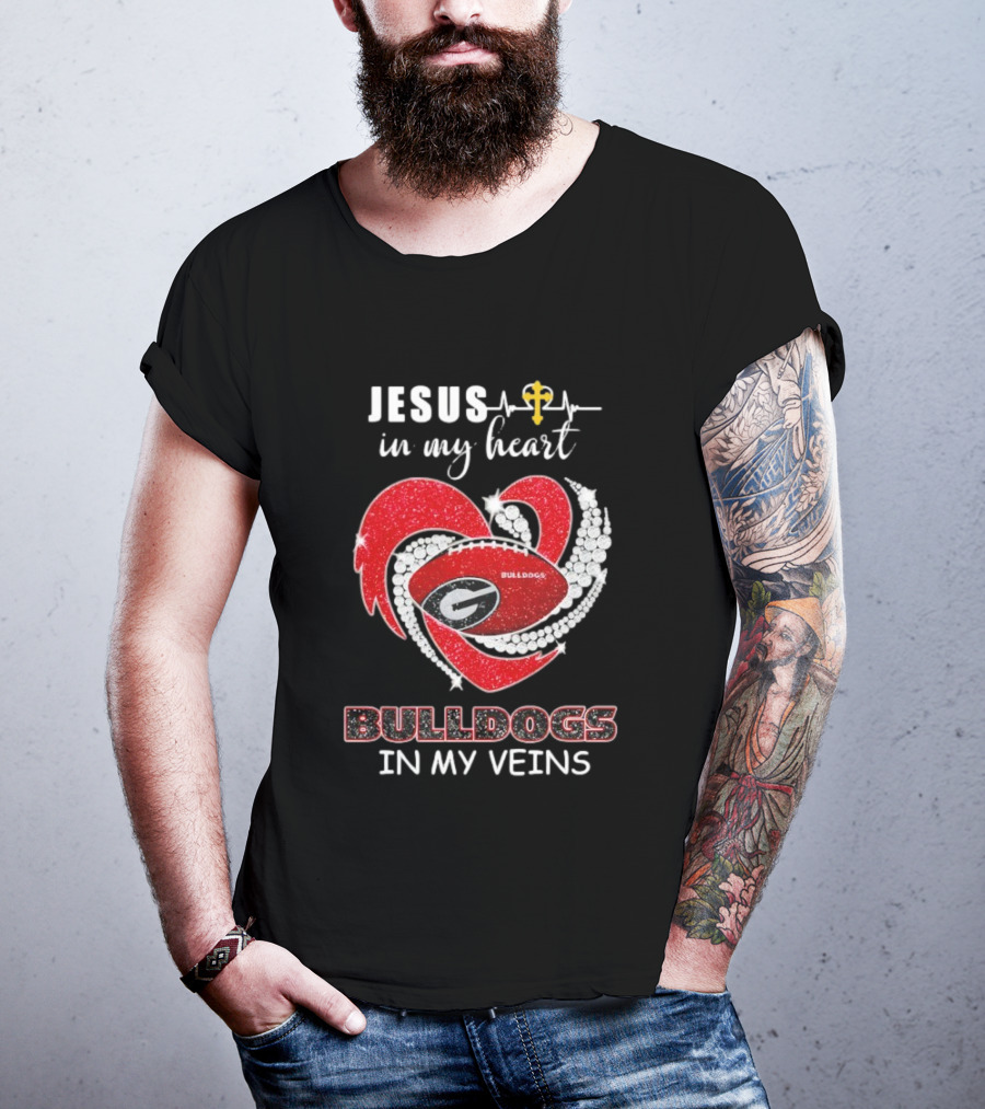 Jesus In My Heart Bulldogs In My Veins Diamond Heart T-Shirt