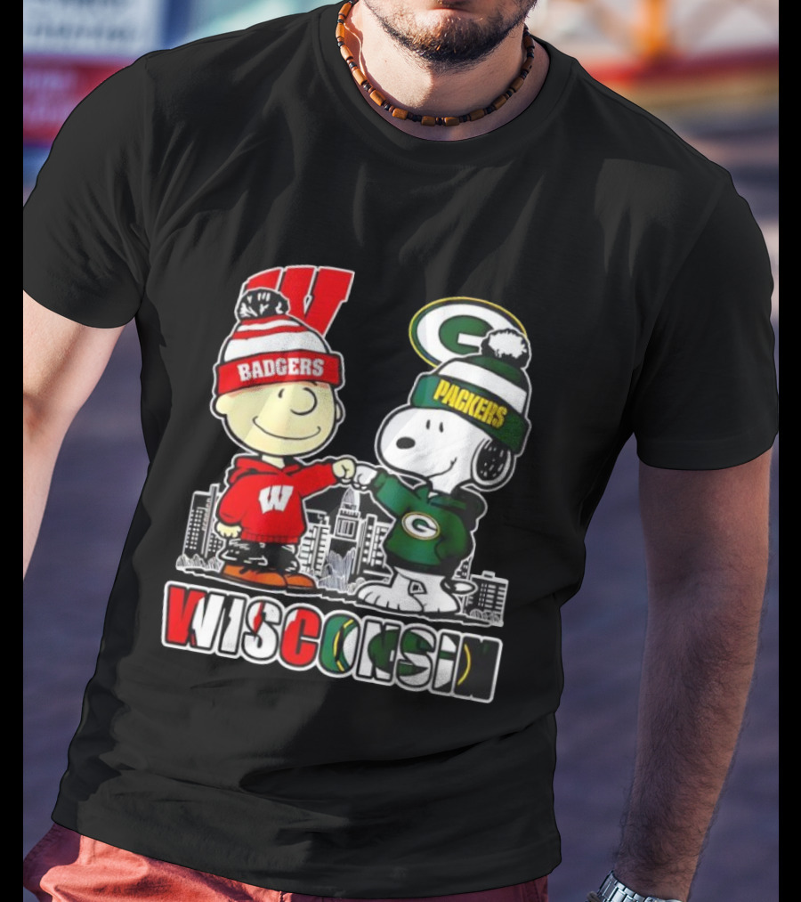 Peanuts Wisconsin Badgers Packers Wisconsin Snoopy Charlie Brown T-Shirt