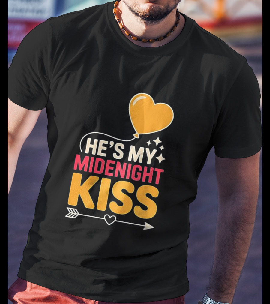 Happy New Year Midnight Kiss Heart Balloon And Arrow T-Shirt