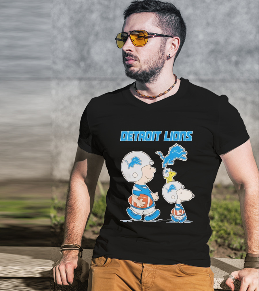 Detroit Lions Snoopy Charlie Brown NFL Football Peanuts Collaboration T-Shirt