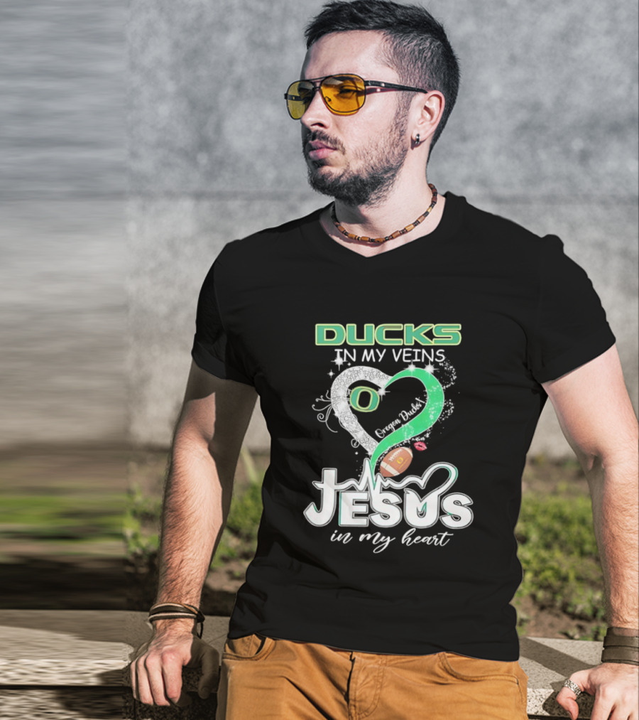 Oregon Ducks In My Veins Jesus In My Heart Football Love T-Shirt