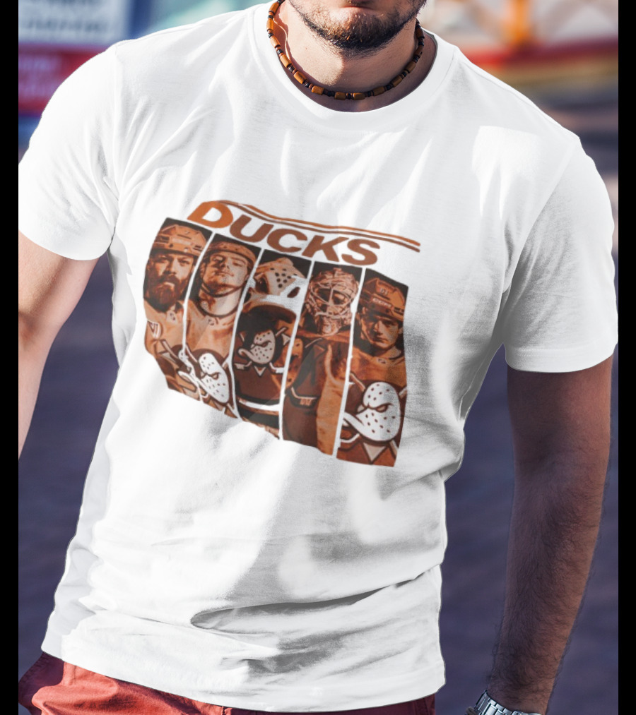 Y2K Anaheim Ducks Vintage Team Players Hockey Aesthetic T-Shirt